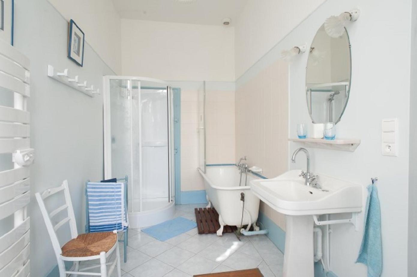 Bed and Breakfast Domaine De Lalande Venes Екстер'єр фото